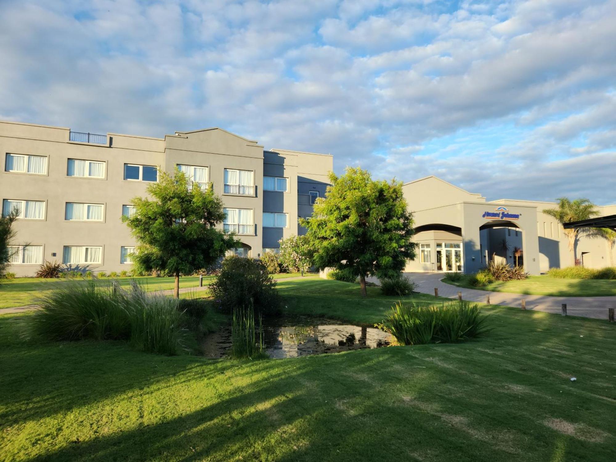 Howard Johnson Hotel & Resort 푸네스 외부 사진