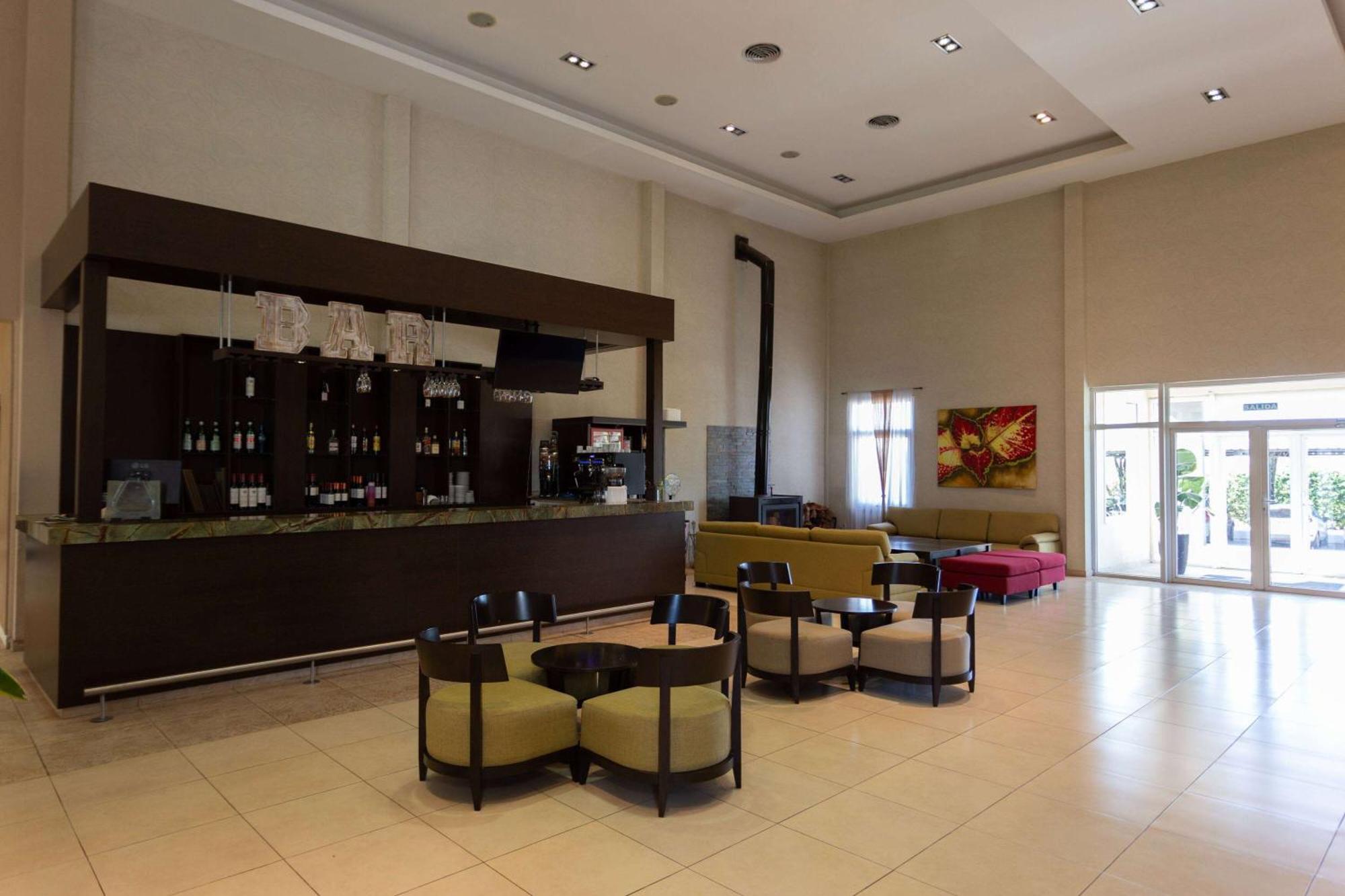 Howard Johnson Hotel & Resort 푸네스 외부 사진