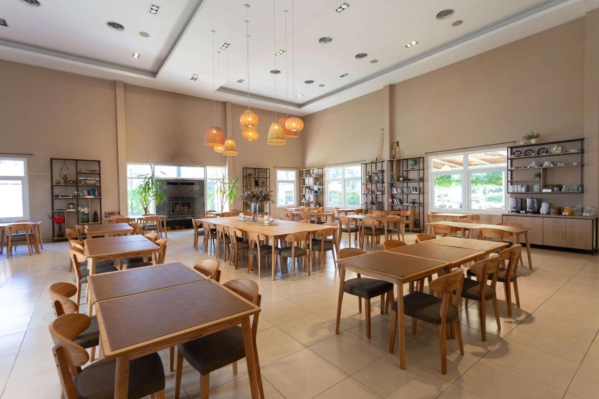 Howard Johnson Hotel & Resort 푸네스 외부 사진