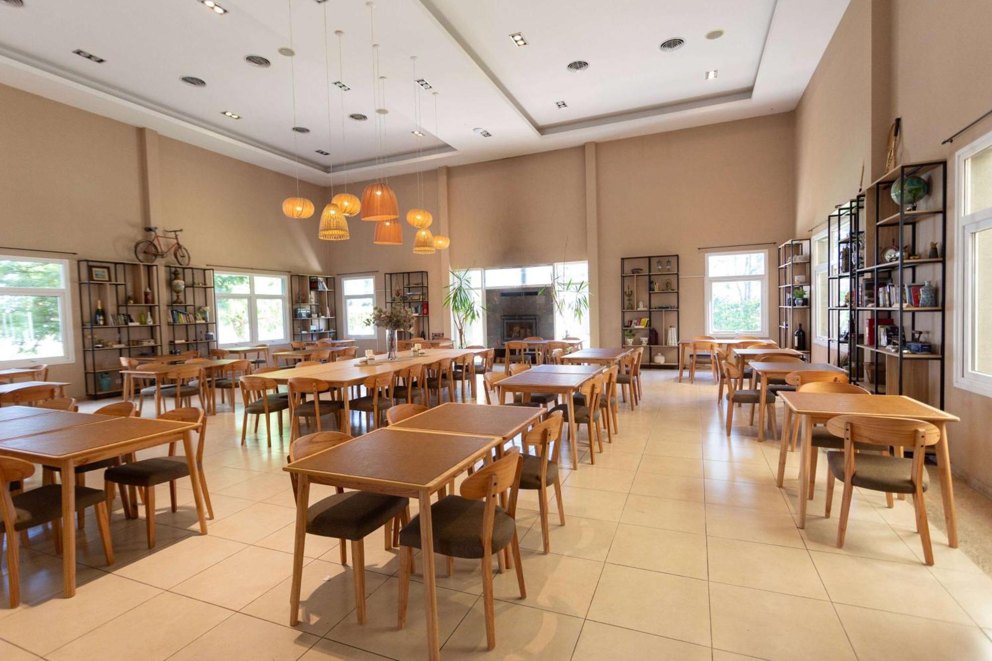 Howard Johnson Hotel & Resort 푸네스 외부 사진