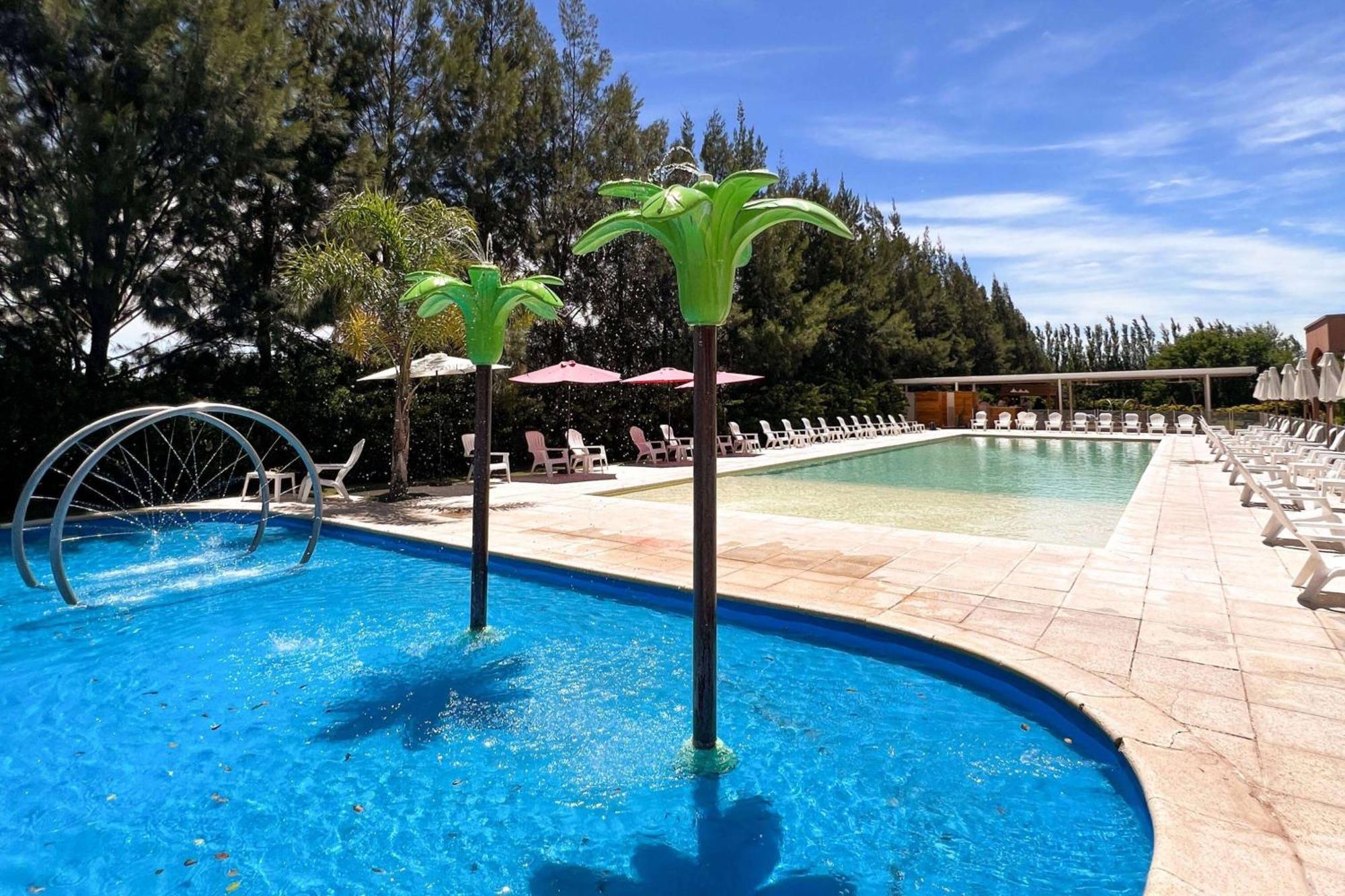 Howard Johnson Hotel & Resort 푸네스 외부 사진
