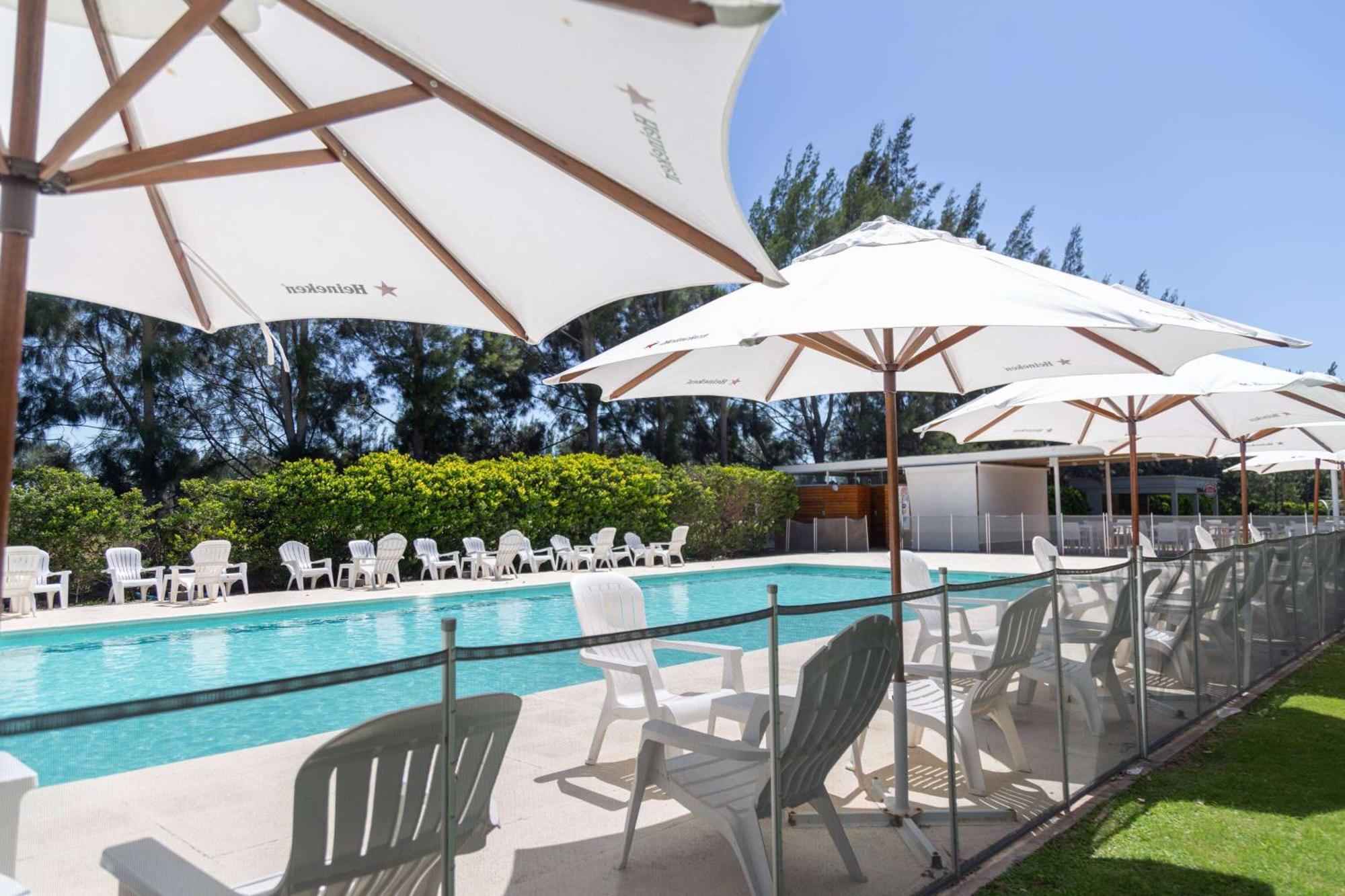 Howard Johnson Hotel & Resort 푸네스 외부 사진