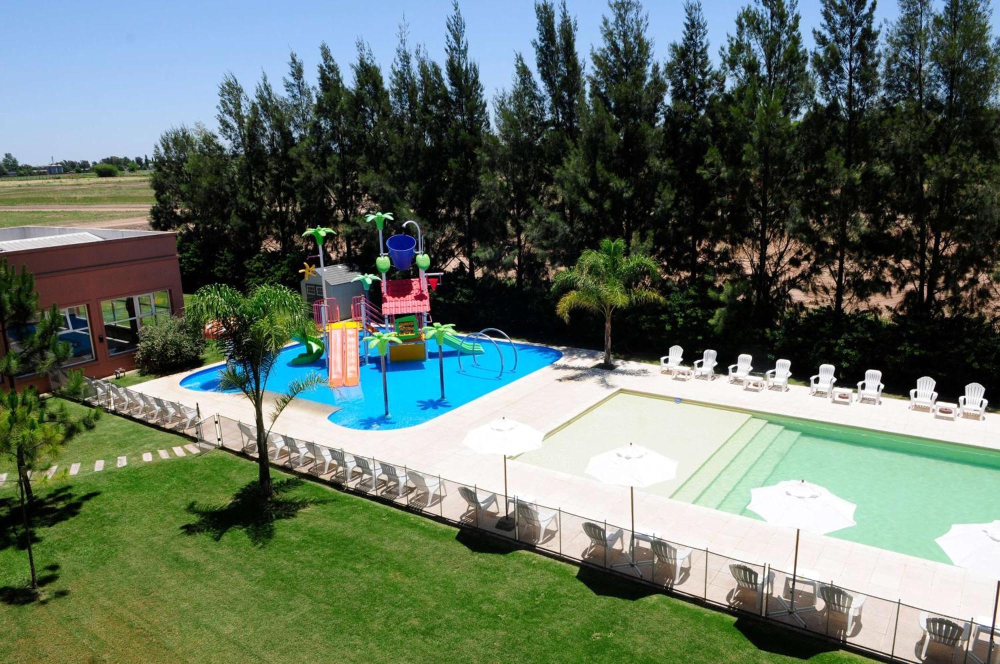 Howard Johnson Hotel & Resort 푸네스 외부 사진