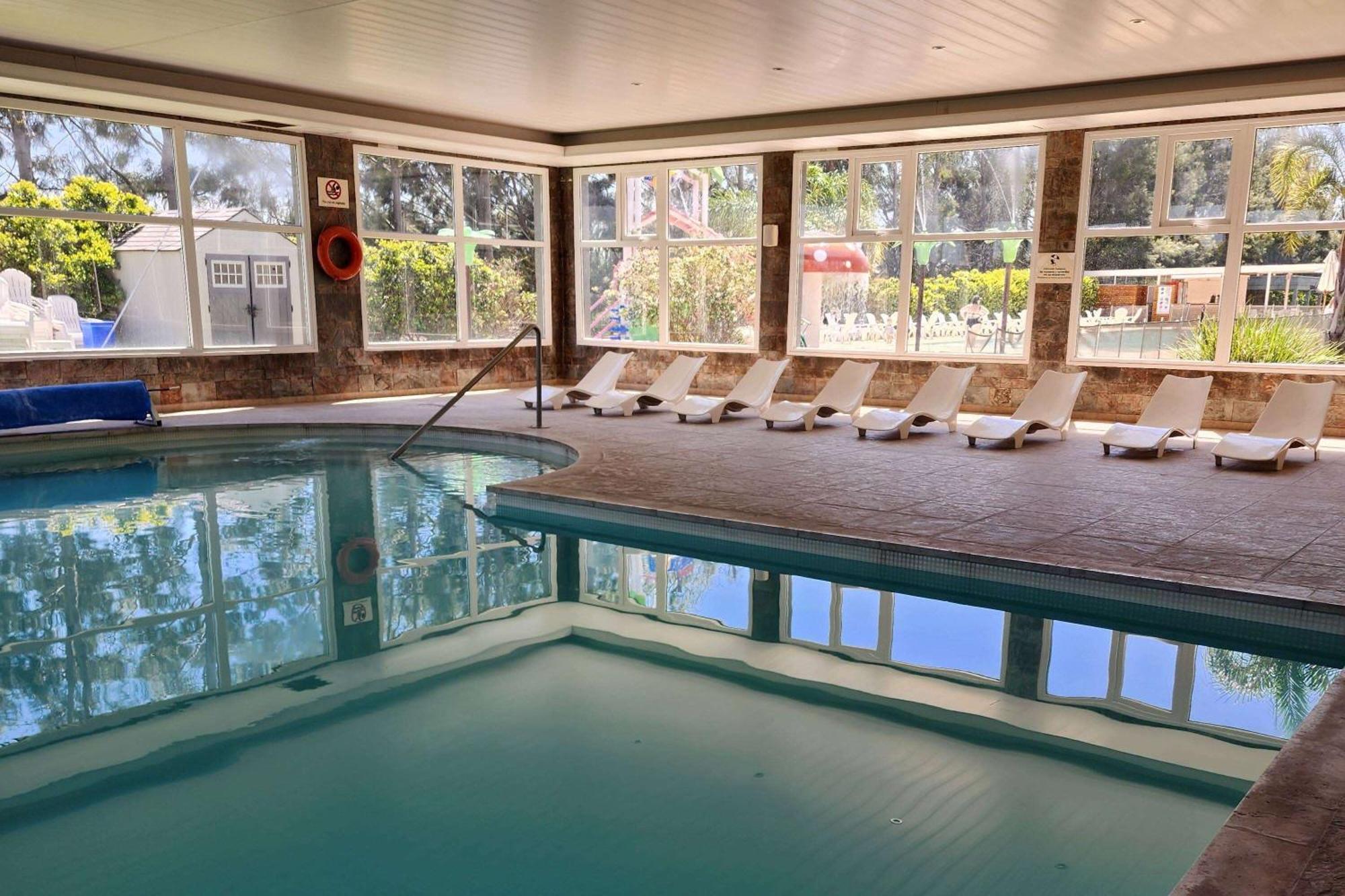 Howard Johnson Hotel & Resort 푸네스 외부 사진