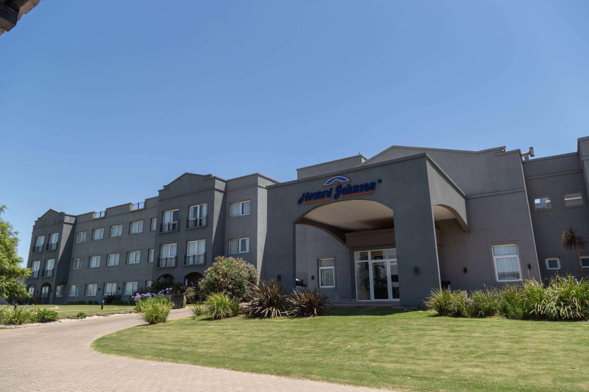Howard Johnson Hotel & Resort 푸네스 외부 사진