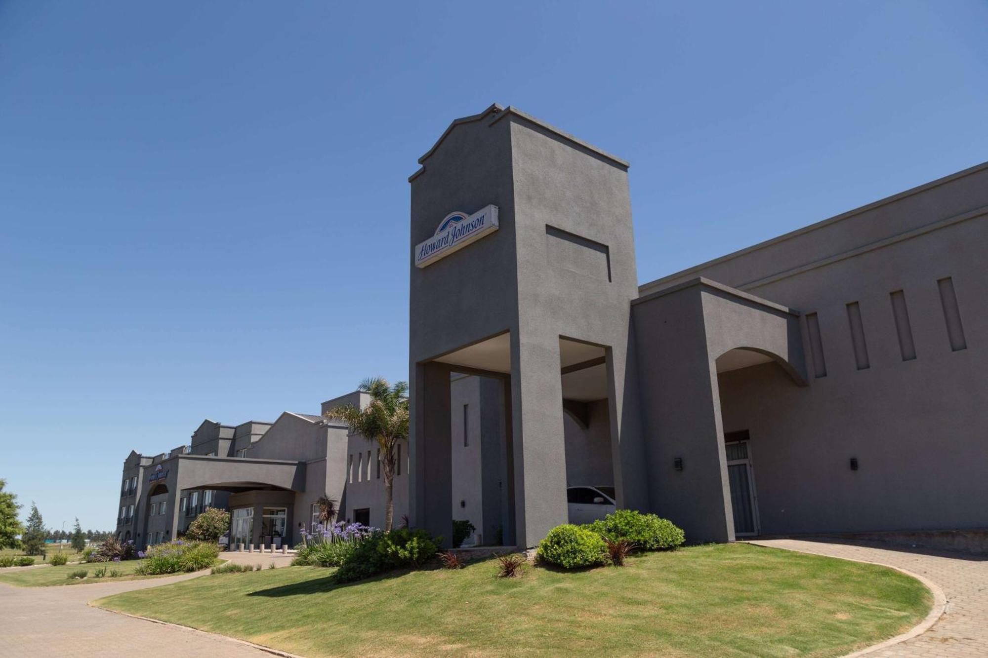 Howard Johnson Hotel & Resort 푸네스 외부 사진