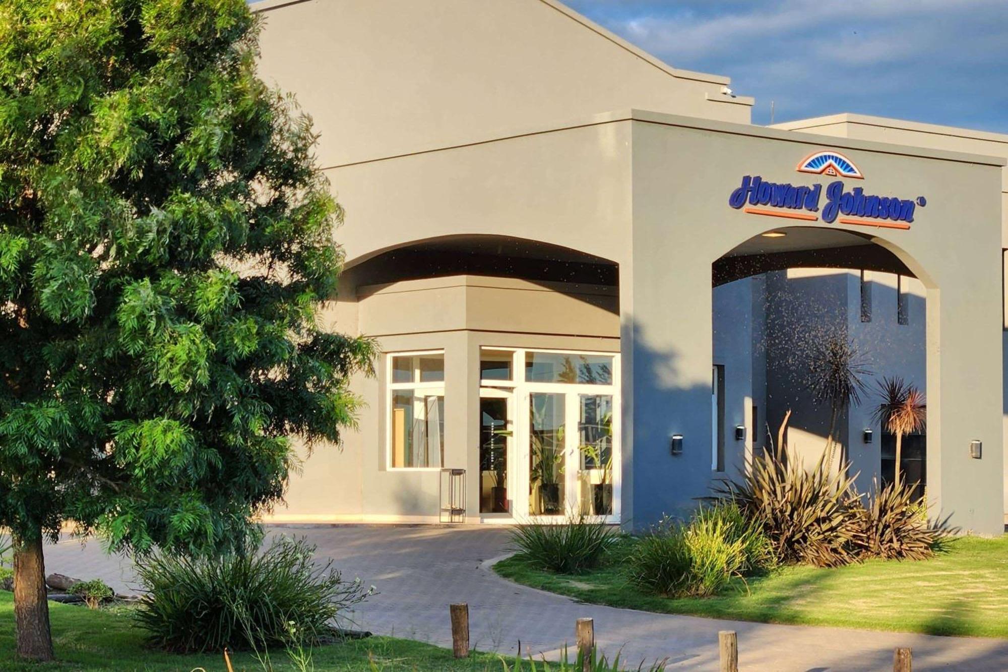 Howard Johnson Hotel & Resort 푸네스 외부 사진